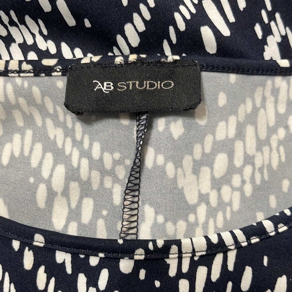 Navy blue blouse chevron dots, size small - Picture 7 of 8
